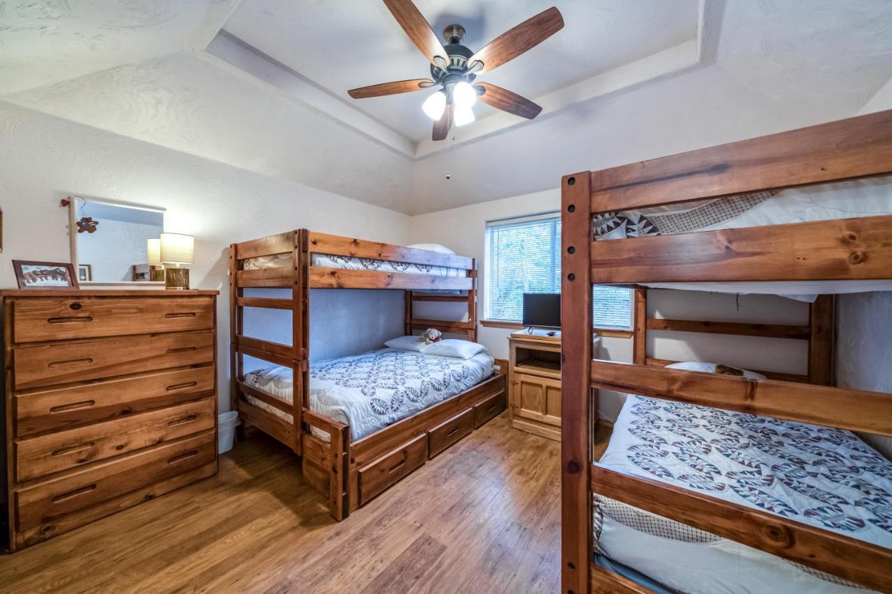 Black Bear Cabin บาสเลค ภายนอก รูปภาพ