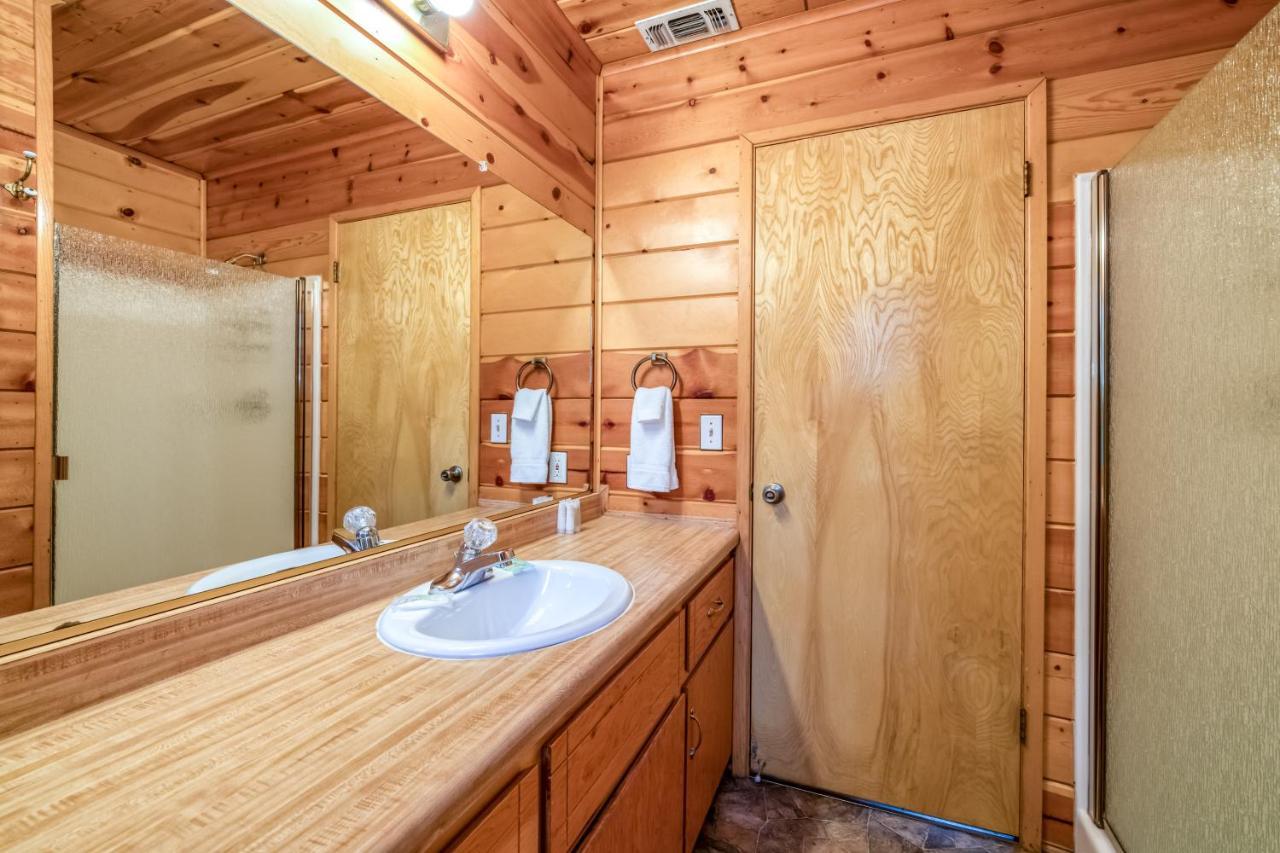 Black Bear Cabin บาสเลค ภายนอก รูปภาพ